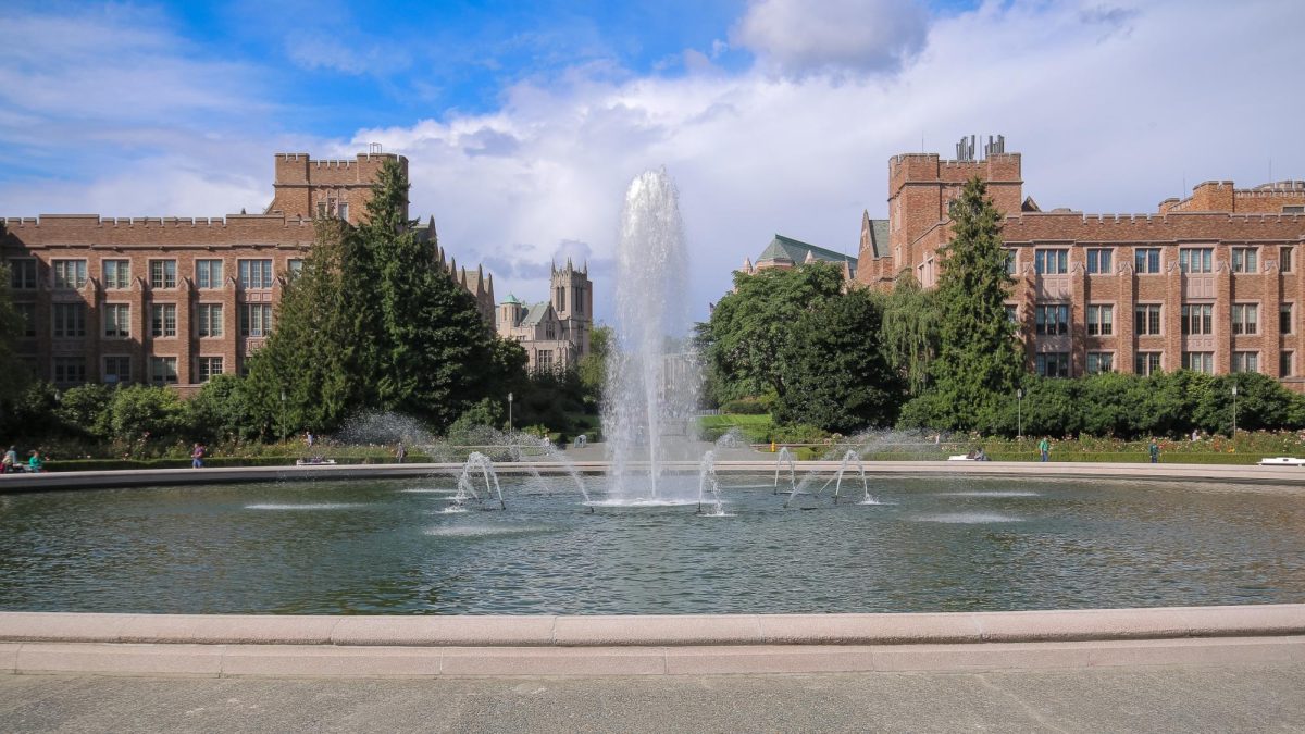 Martin Kraft, CC BY-SA 3.0 , via Wikimedia Commons
https://commons.wikimedia.org/wiki/File:MK03244_University_of_Washington_Drumheller_Fountain.jpg